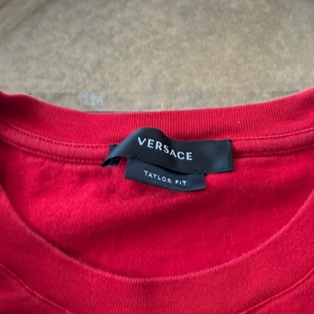 Versace Graphic Print Crew Neck Red / White T-Shirt Size Medium (EUC) - Picture 6 of 7